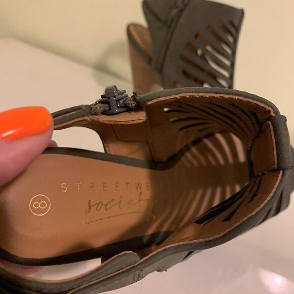 Streetwear Society faux suede gladiator inspired multi strap shoe, NWOT, sz 8 - Picture 6 of 16